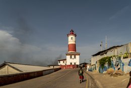 Accra;-Ghana;-Jamestown;-lighthouse;-Jamestown-lighthouse;-daily-life;-street;-pedestrian;-smoke;-mural;-graffiti;-colonial-architecture;-colonial-heritage;-Gold-Coast;-West-Africa;-Gulf-of-Guinea;-historic-district;-fishing-community;-street-photography;-documentary-photography